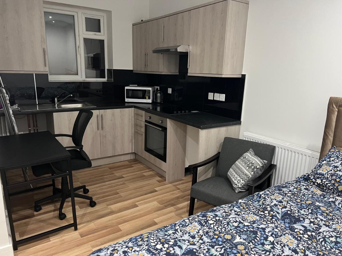 La Vie - Entire Apartment - Next To Central District Elizabeth Line Tube Station - Near Central London & Wembley Ealing Exterior foto