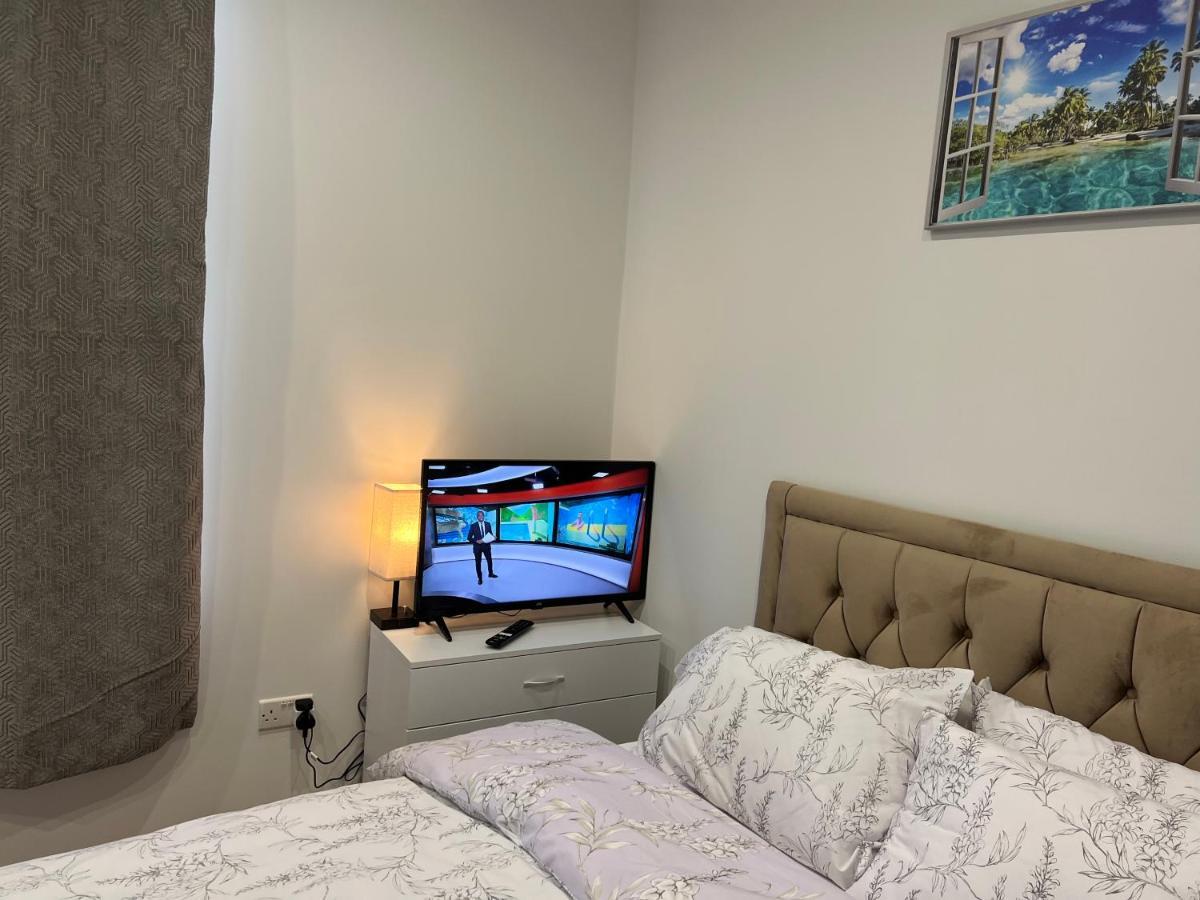 La Vie - Entire Apartment - Next To Central District Elizabeth Line Tube Station - Near Central London & Wembley Ealing Exterior foto