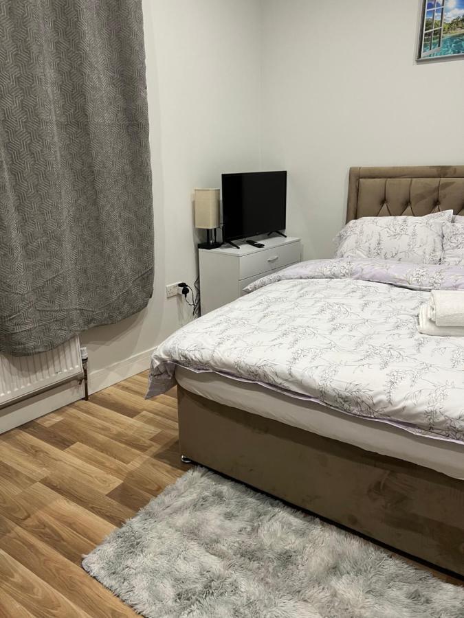 La Vie - Entire Apartment - Next To Central District Elizabeth Line Tube Station - Near Central London & Wembley Ealing Exterior foto